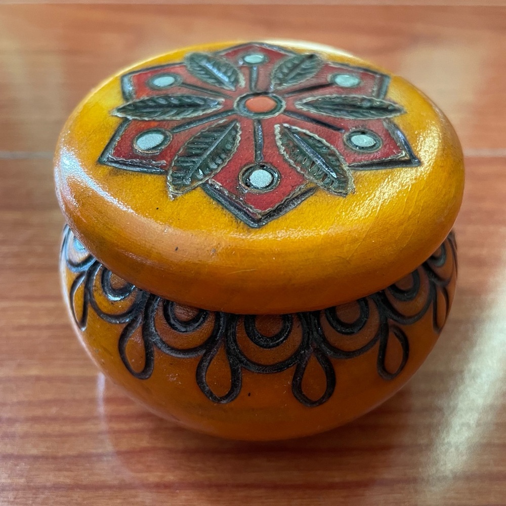 Vintage Hand-Carved Wooden Trinket Box with Leaf Design